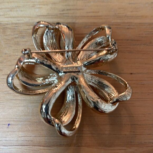 Elegant Gold and Silver Crystal Brooch - Picture 4 of 7